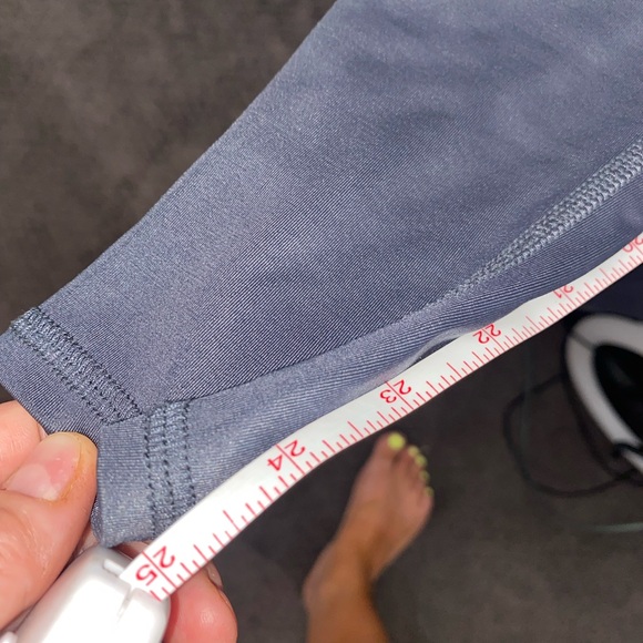 Alo‎ Shine Gray Active Leggings - Picture 4 of 4